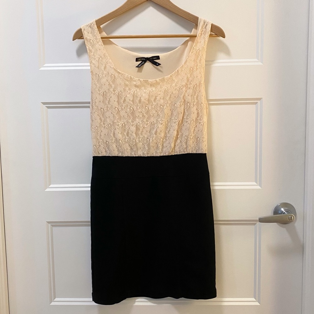 ALI & KRIS Lace and Black dress Size Small